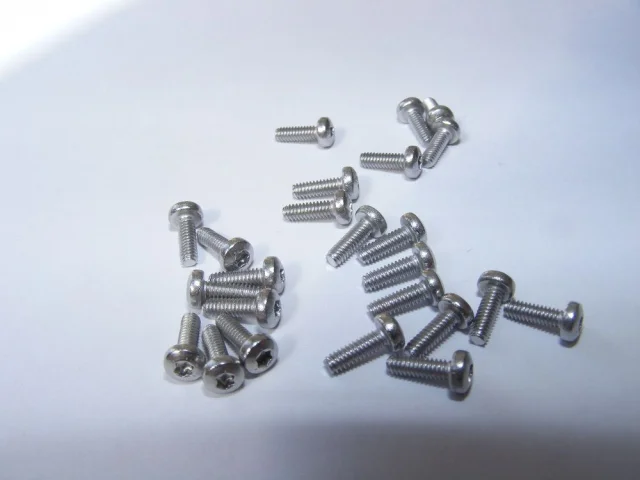 Šroub nerezový torx