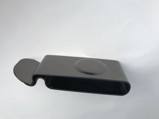 Opaskový klip – černý nikl – 0,8 × 16 × 65 mm